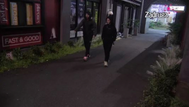 "BILA SI UŽASNA" Zvezdan ne namerava da stane sa ponižavanjem Anđele, ona ćuti i sluša