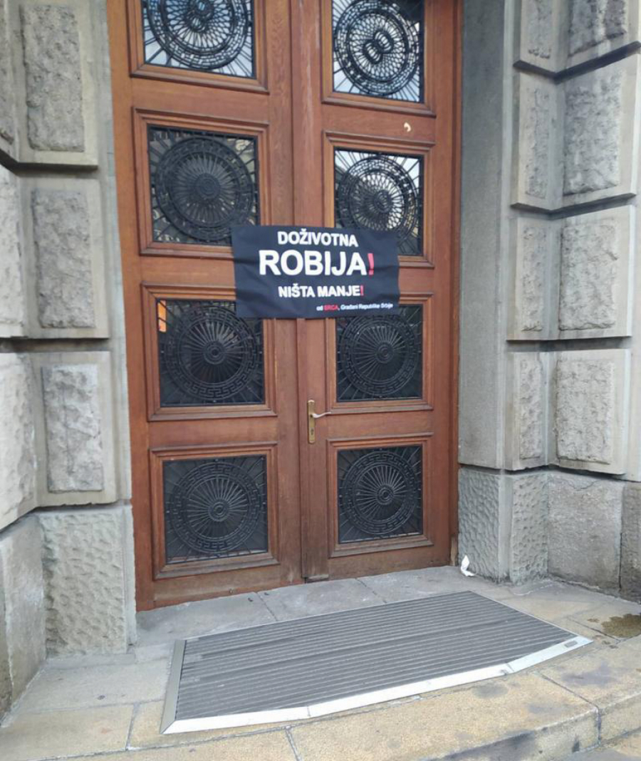 TAJKUNSKI OLOŠ BI DA ŠALJE NA DOŽIVOTNU ROBIJU Porasli apetiti lešinara sa protesta, više neće smene nego da zatvaraju! (FOTO)