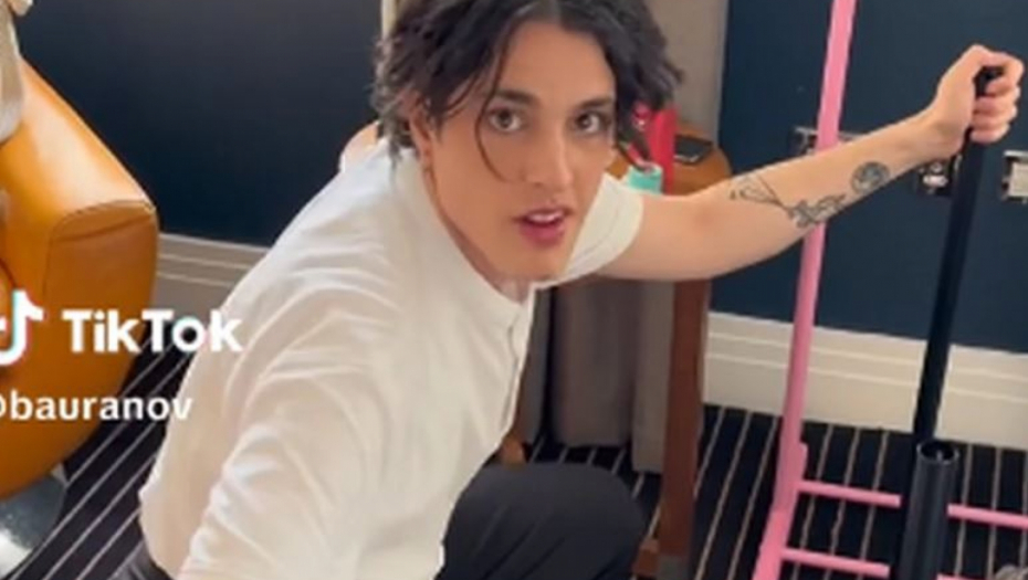 "I ČISTAČICA, I SPREMAČICA" Luk Blek objavio urnebesni snimak, pa pokrenuo lavinu komentara (VIDEO)