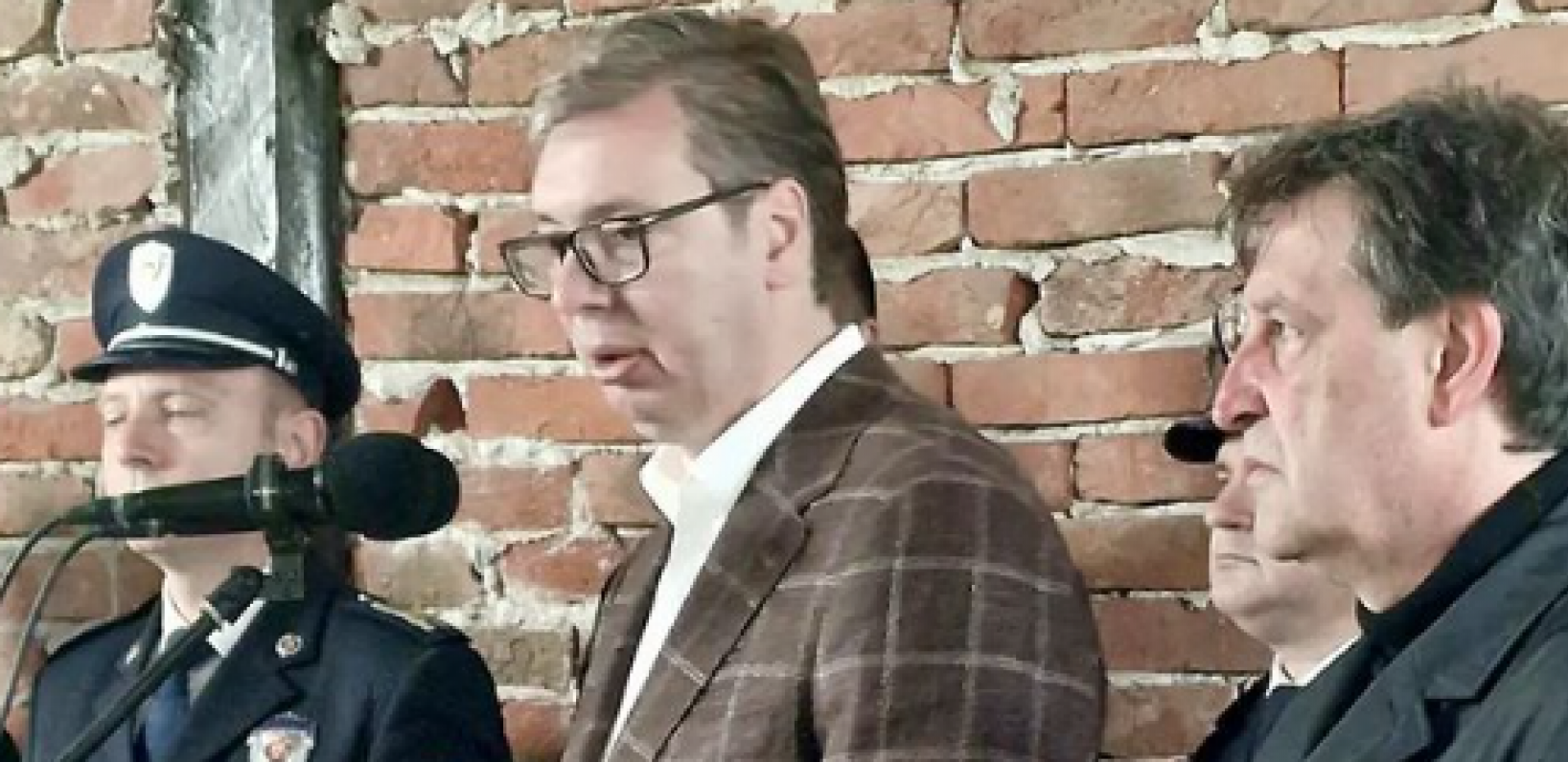 "ČIME IH JE UVREDILA, ISTINOM?" Vučić o tvitu Ane Brnabić