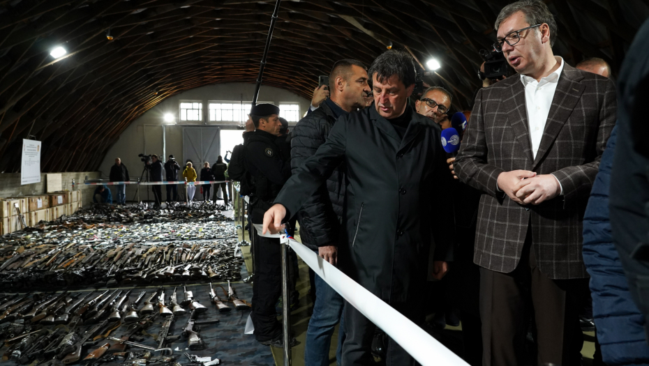 EVO ŠTA SE DEŠAVA SA PRIKUPLJENIM ORUŽJEM Vučić: Deo toga ćemo poslati u "Zastavu" da se pravi novo oružje
