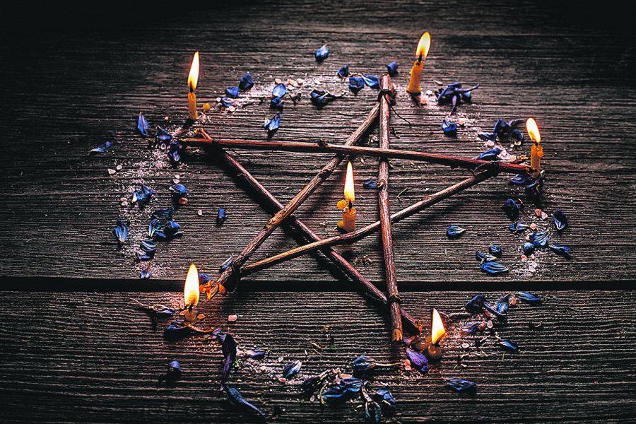 VRTLOG ZLA (2) Stručnjak za sekte Dimitrije Pastuović za Alo! o opasnostima koje nas vrebaju na svakom koraku: Sekta želi da žrtvi uzme sve!