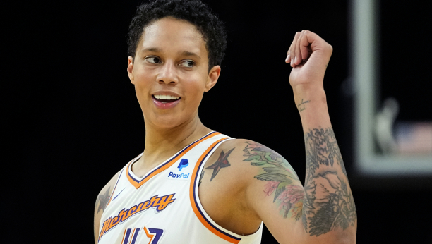 OVACIJE Amerikanka na terenu posle 10 meseci zatvora ruskog zatvora