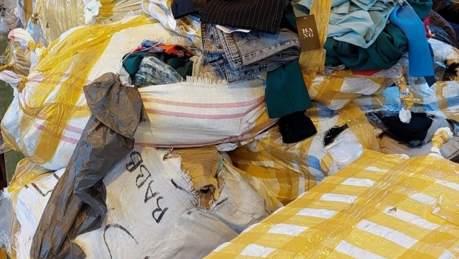 CARINICI NA GRADINI ODUZELI ROBU U VREDNOSTI 37.000 EVRA Vozač kamiona iz BiH rekao da nema ništa još da prijavi, a onda se desilo ovo (VIDEO)