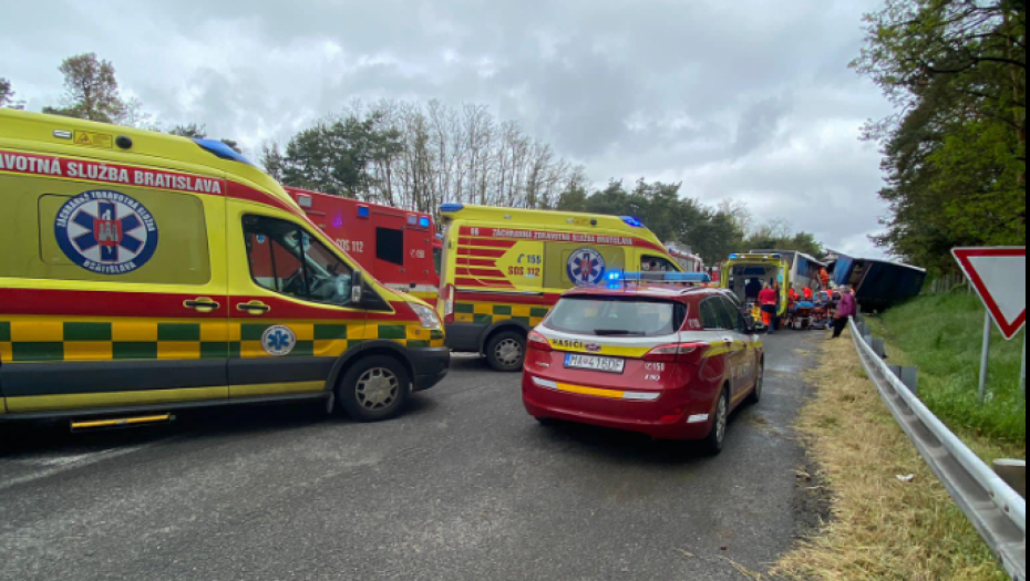 AUTOBUS ULETEO U GRUPU LJUDI Jeziva nesreća, ima poginulih i povređenih