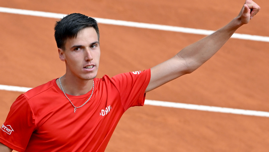 NAPRAVIO SENZACIJU GODINE Evo ko je Mađar koji je ponizio Alkaraza u Rimu i prošao u osminu finala