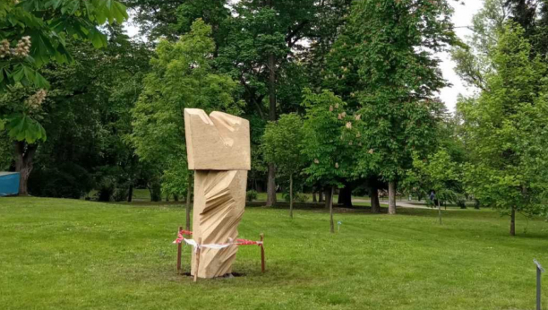 ČUVANJE KULTURE I TRADICIJE VRNJAČKE BANJE Obnovljena skulptura Petar Hadži Boškov dobila posebno mesto u srcu Centralne Srbije