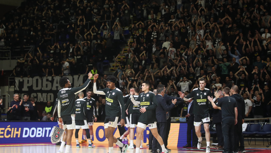 PAMTIĆE OVACIJE U ARENI CEO ŽIVOT Savo Drezgić debitovao za prvi tim Partizana