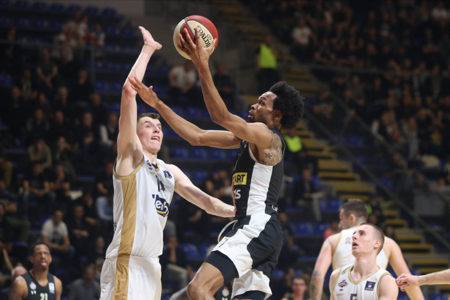 BLAMAŽA CRNO-BELIH U PIONIRU Studentski centar odigrao vanserijsku partiju, napravio mega iznenađenje i srušio Partizan u prvom meču četvrtfinala ABA lige