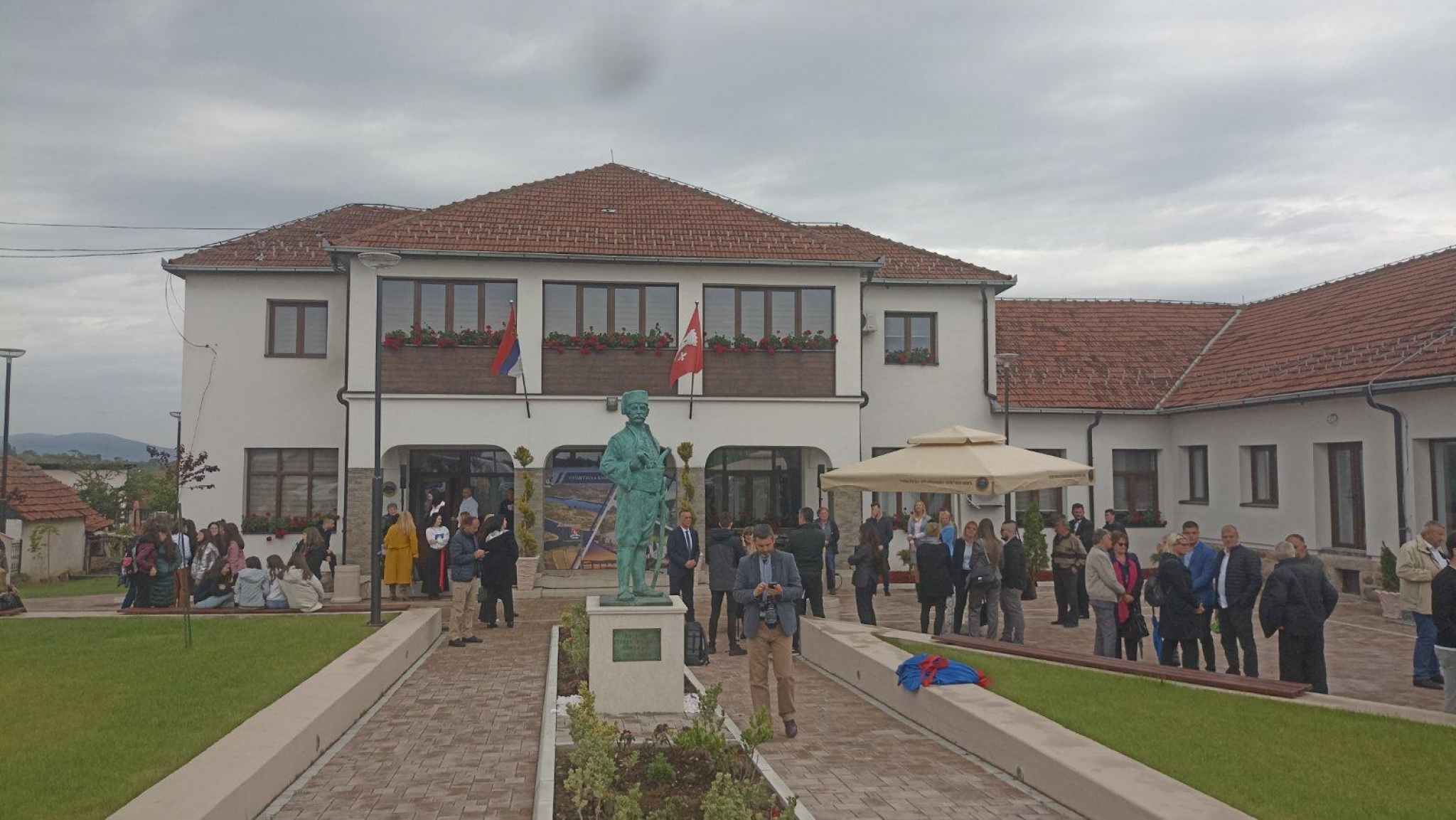 MAJA GOJKOVIĆ U KNIĆU: Podizanjem spomenika vojvodi Knićaninu Srbija ceni svoje velikane!