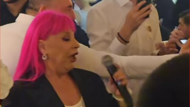 OVO SE NIKOME NIJE DOGODILO Hit scena na nastupu Zorice Brunclik, klip se širi neverovatnom brzinom (VIDEO)