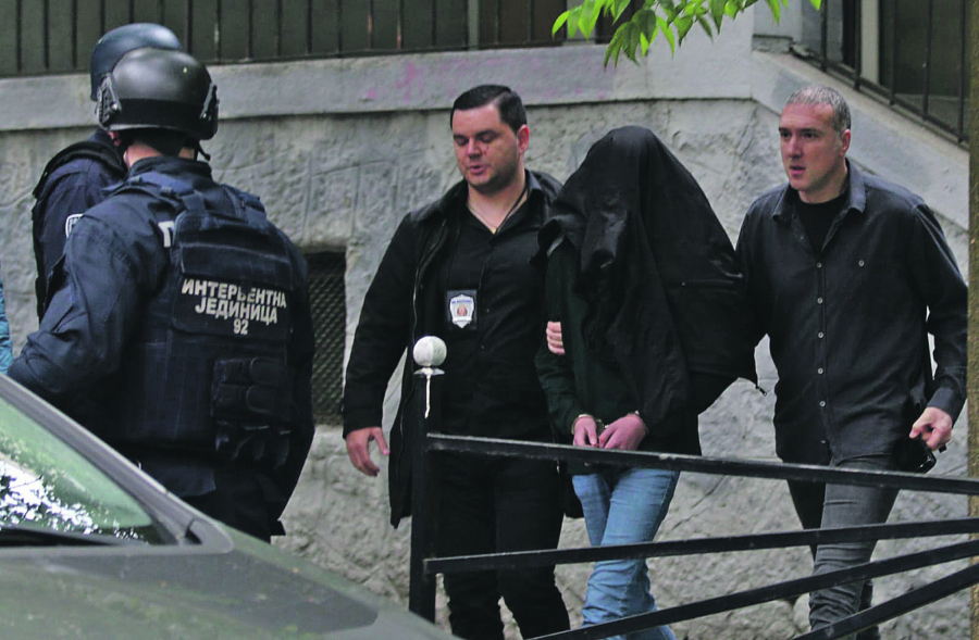 MAJKU ISKULIRAO, A ZA ZLOČIN SE IPAK NIJE POKAJAO Otkrivamo kako se ponašao dečak ubica sa Vračara na saslušanju