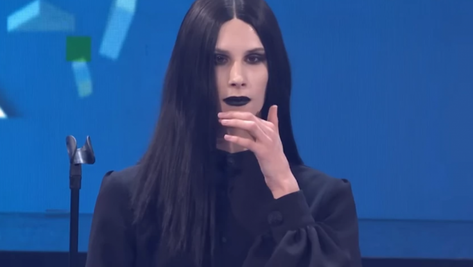 U ZVEZDAMA GRANDA SE POJAVLJUJE KAO ŽENSKO, A PRIVATNO GA NIKO NE BI PREPOZNAO Svi zaneme kada vide kako zapravo izgleda najkontraverzniji učesnik! (FOTO)