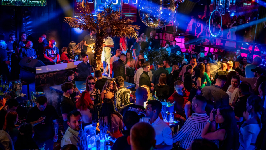 GDE SE PROVODE ZVEZDE Otvaranje splava Money