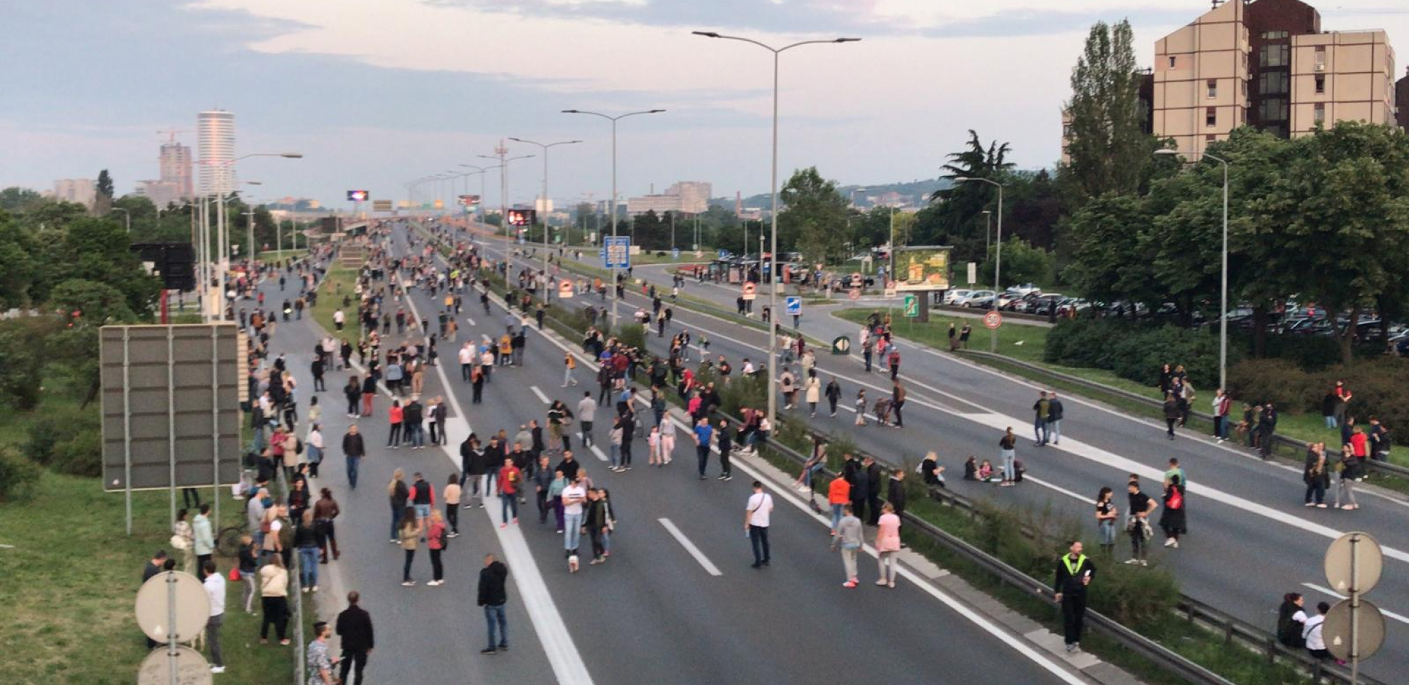 MUSLIMANSKI EKSTREMISTI PODRŽALI BEOGRADSKU OPOZICIJU Raduju se blokiranju Srbije i targetiraju obične, dobre ljude (FOTO)