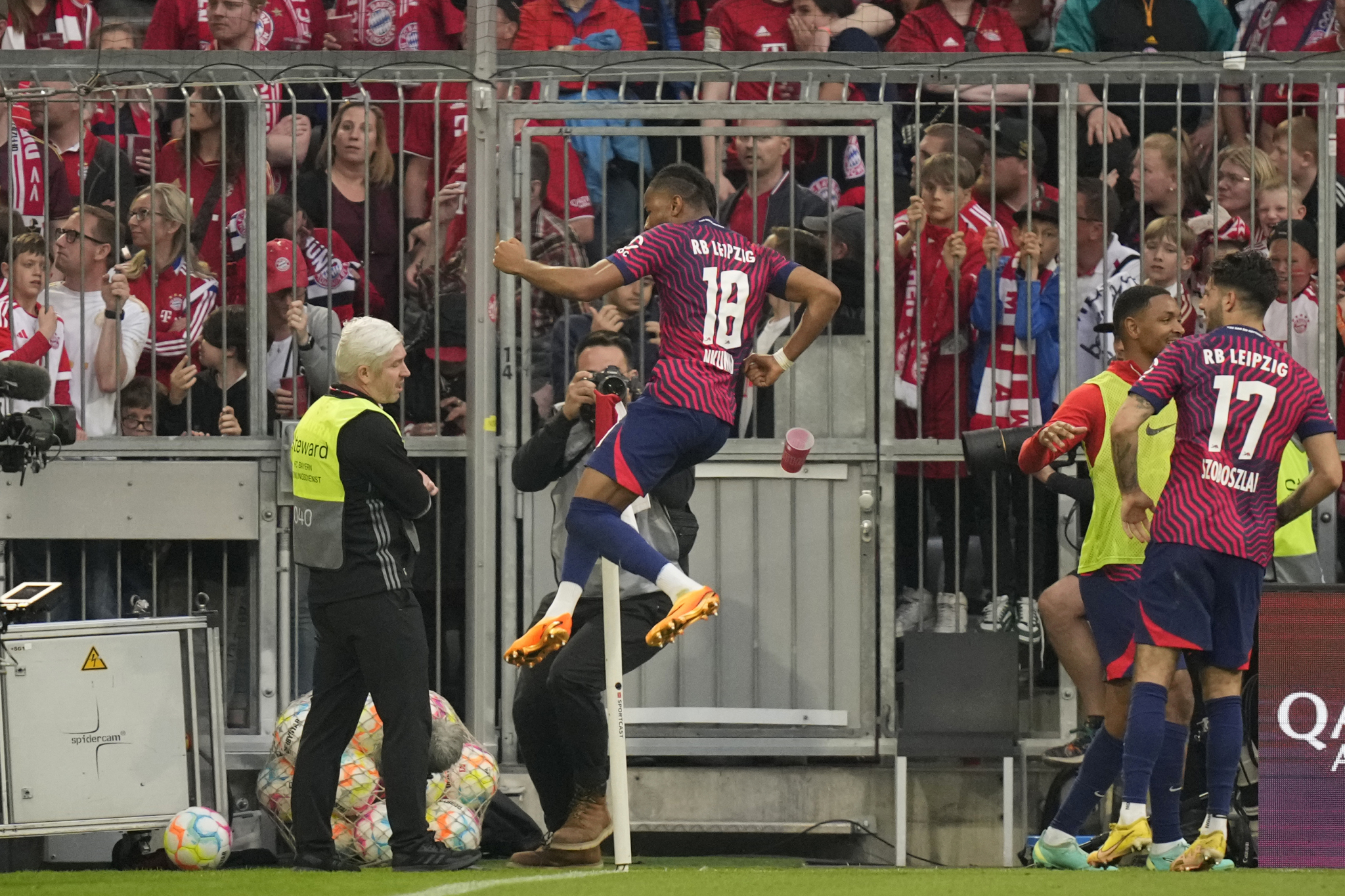 MEGA SENZACIJA NA POMOLU Lajpcig očitao lekciju Bajernu, Dortmund ima šansu da preotme titulu posle 11 godina