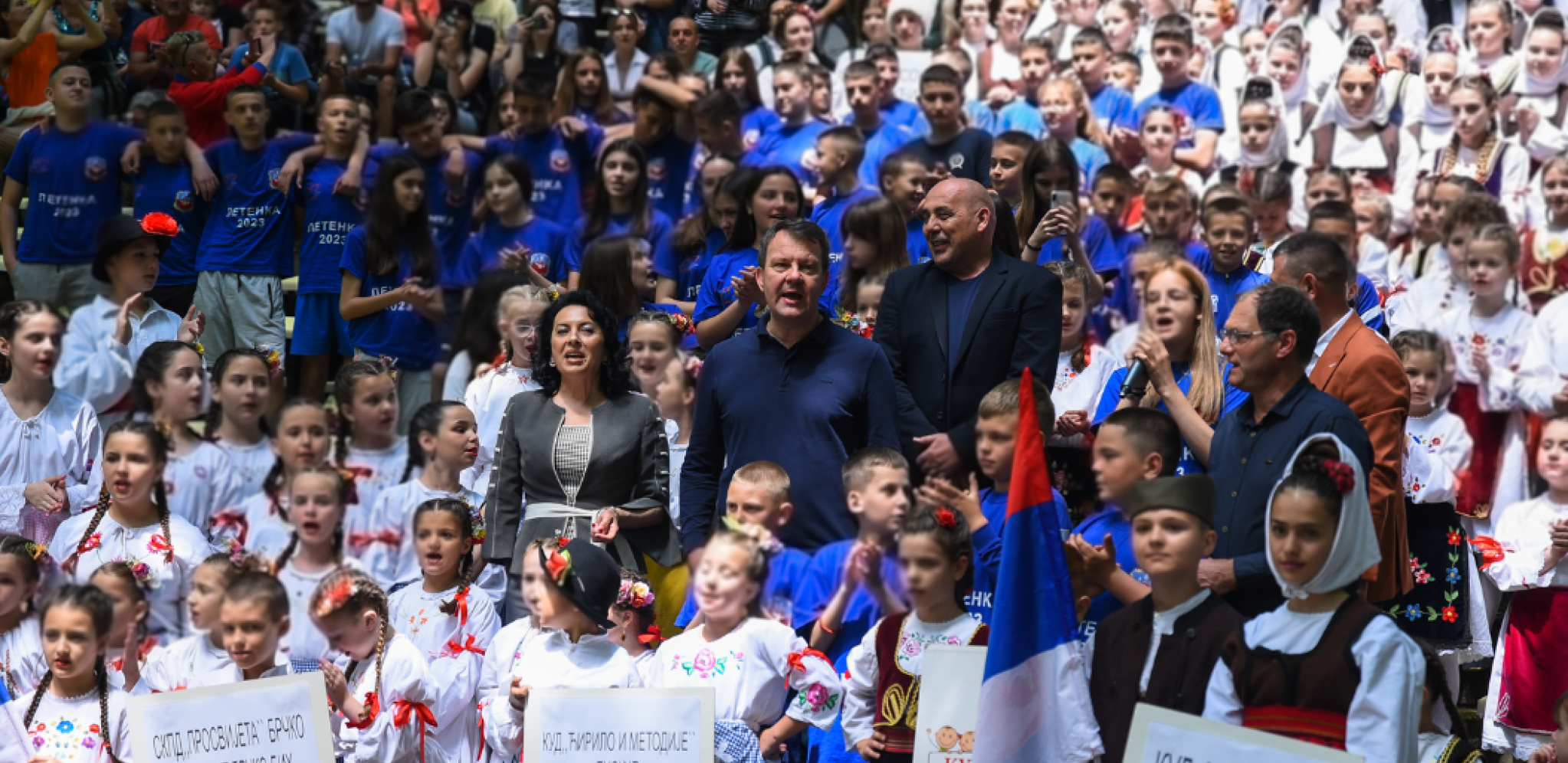 MIROVIĆ OTVORIO DEČJI FESTIVAL "GRAČANICI NA DAR" MeđunarodnI dečji festival folklora na Fruškoj gori (FOTO)