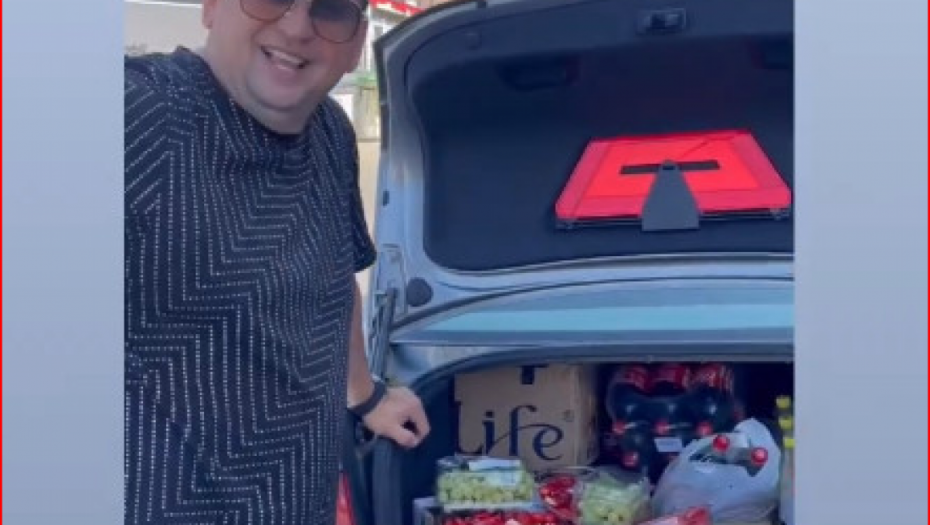 Taki doneo poklone za Maju 