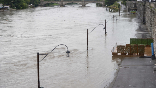VAN SVOJIH KUĆA VIŠE OD 26.000 LJUDI Posle poplava u Italiji aktivirano na stotine klizišta (FOTO)