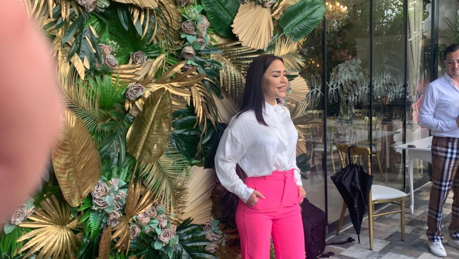 Aleksandra peva na slavlju povodom kršetnja unuke Zorice i Kemiša