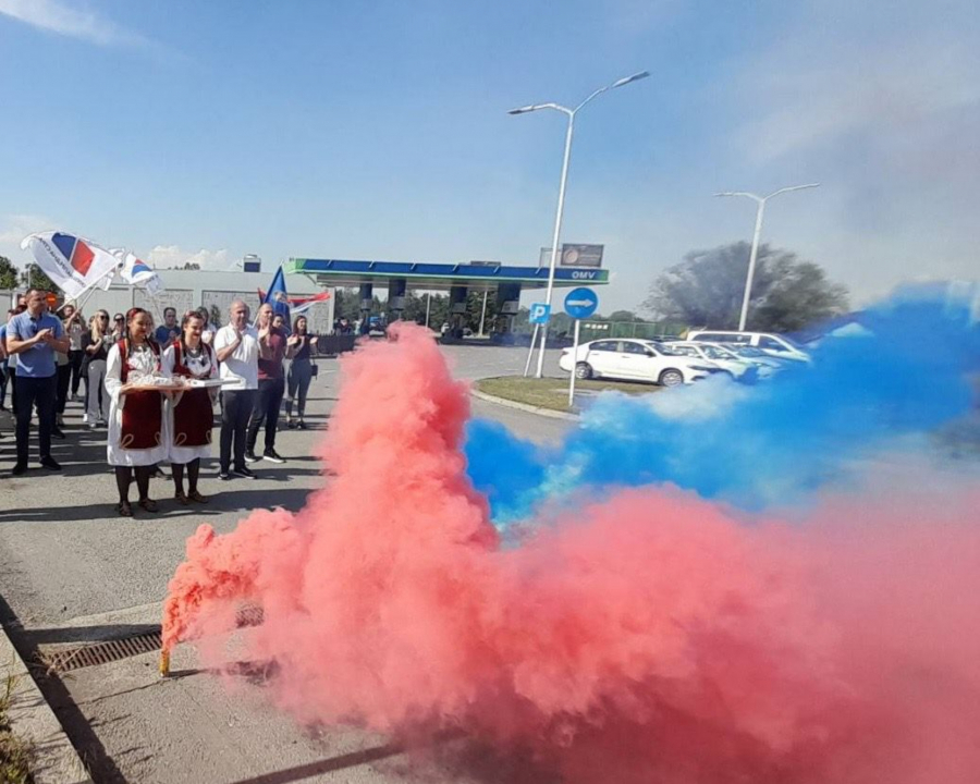 ZA SRBIJU, ZA VUČIĆA Srbi sa KiM na putu za Beograd stigli do Lajkovca (FOTO)