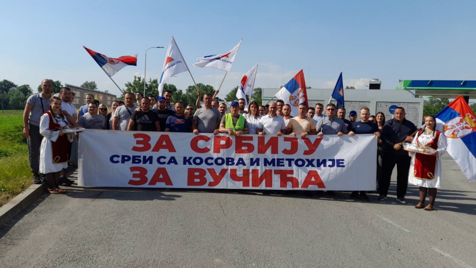 ZA SRBIJU, ZA VUČIĆA Srbi sa KiM na putu za Beograd stigli do Lajkovca (FOTO)
