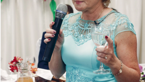 PAKLENA SVEKRVA Na venčanje došla sa nepozvanim gostom, niko ovo nije očekivao, pogotovu ne mlada!