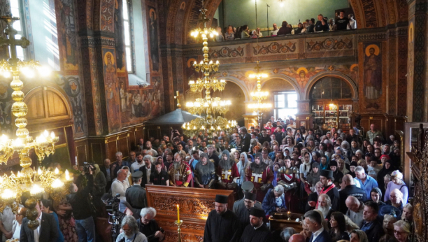 PATRIJARH SLUŽI SPASOVDANSKU LITURGIJU Veliki broj vernika u Vaznesenjskoj crkvi (FOTO)
