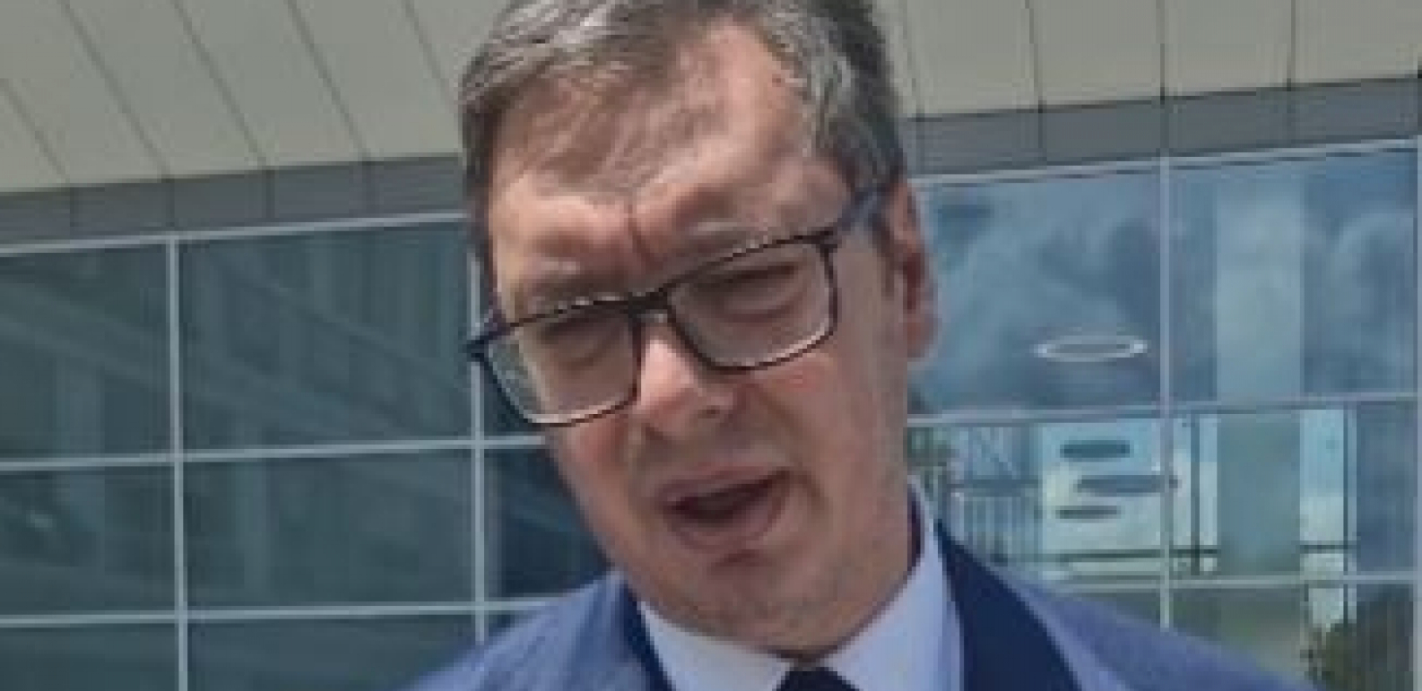 VUČIĆ OBIŠAO POVREĐENE U MASAKRU NA VRAČARU I U MLADENOVCU "Molim se za njih" (VIDEO)