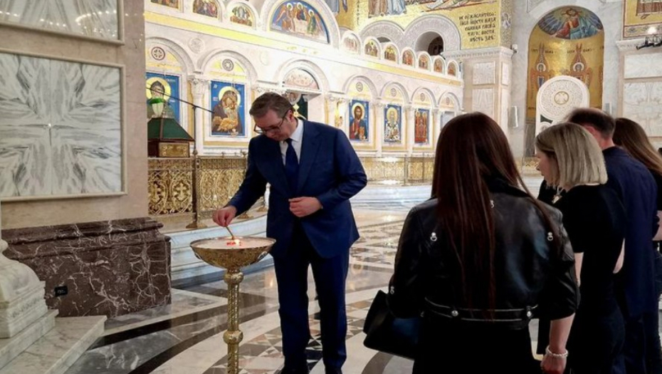 VUČIĆ SA RODITELJIMA PREMINULE ANGELINE "Ubijena deca su sa anđelima, naše je da se pobrinemo da zločinci dobiju zasluženu kaznu" (FOTO)