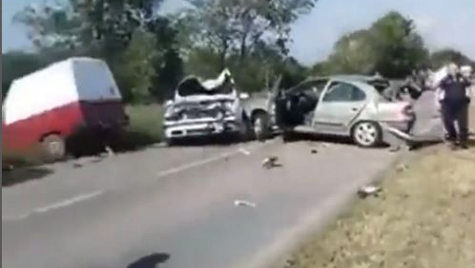 DRAMA U APATINU Lančani sudar, sedam vozila smrskano (VIDEO)