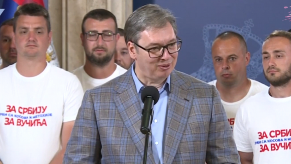 Predsednik Vučić razgovarao sa Srbima sa KiM koji su pešice došli u Beograd na skup!