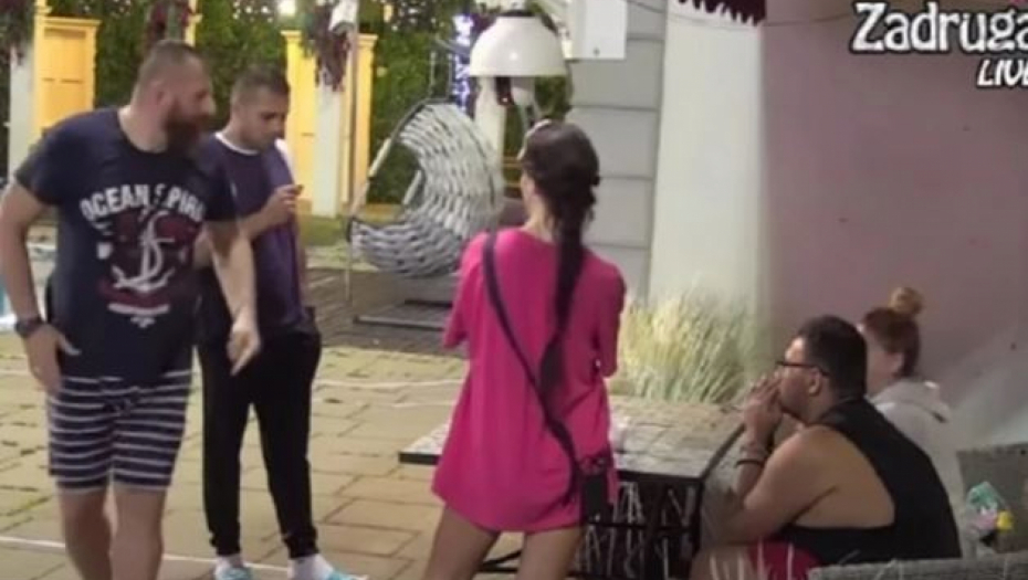 "SKLONI SE OD MENE" Haos u Zadruzi, Ana Ćurčić urla na sav glas, ori se bela kuća od njenog vriska