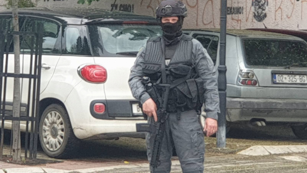 Specijalci tzv. kosovske policije s dugim cevima na ulicama Zvečana (FOTO/VIDEO)