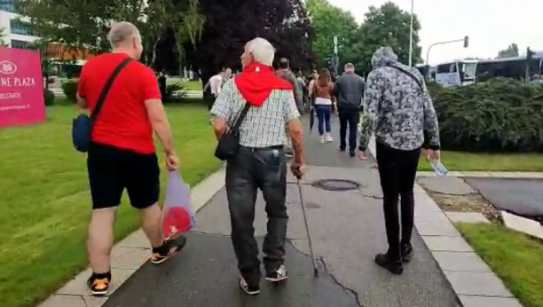 VELEMIROV HEROJSKI PODVIG "Operisao sam oba kuka, ali me ništa neće sprečiti da vidim i čujem mog predsednika" (VIDEO)