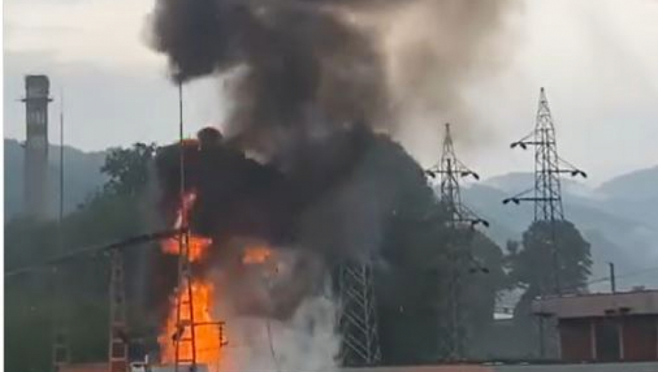 DRAMA U IVANJICI Veliki požar izbio na trafo stanici, pola grada bez struje (VIDEO)