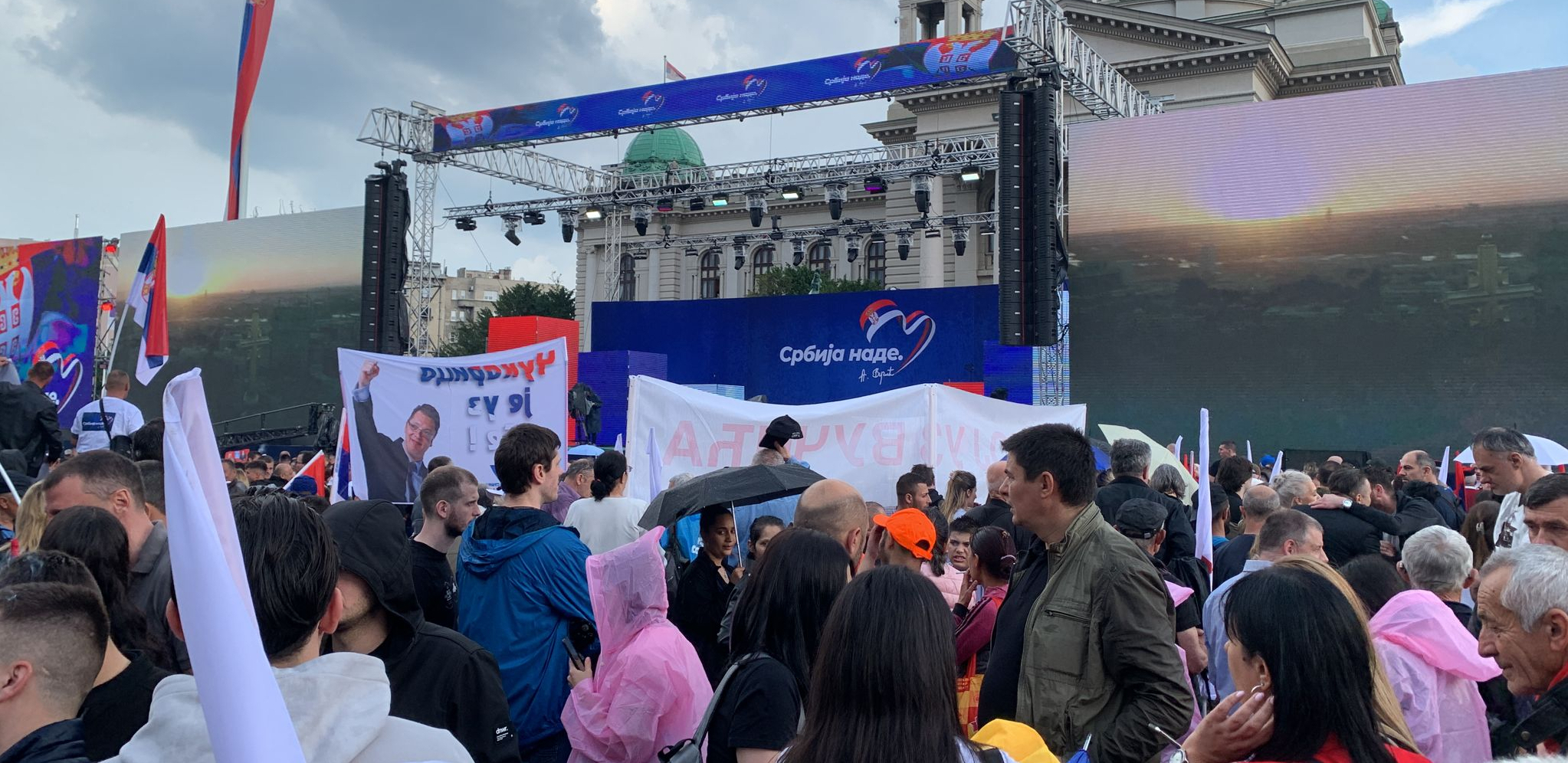 "PREDSEDNIČE TURSKA JE UZ VAS"  Radnici iz Turske na skupu podržali Vučića