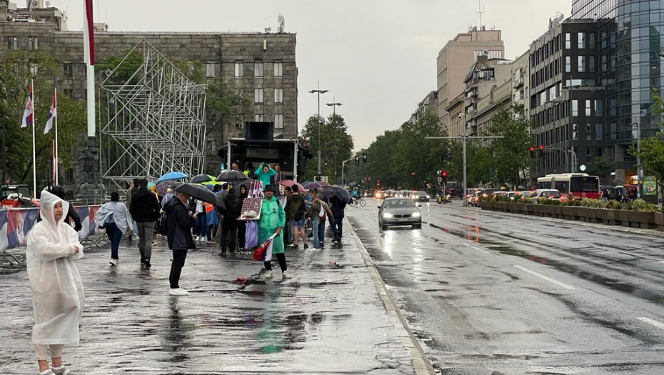 SVE SE RADI ZA KADAR, DA MOŽE DA SE TRGUJE Narod psuje, besan na opozicione lidere (VIDEO)