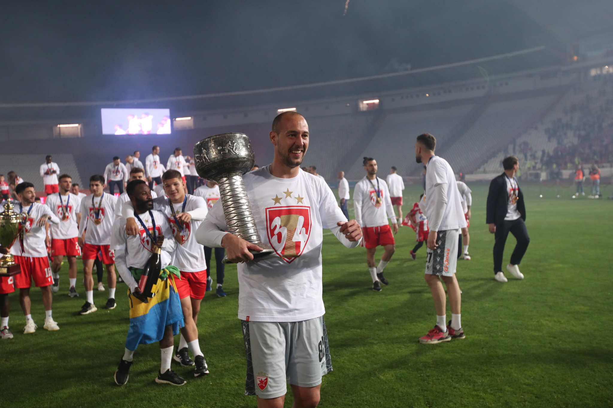 ZVEZDINA REKONSTRUKCIJA ZLATA VREDNA Kako su crveno-beli za samo nekoliko dana zaradili gotovo 4 miliona evra?