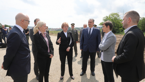 POČELI PRIPREMNI RADOVI NA IZGRADNJI OBJEKTA U OKVIRU KAMPUSA BIO 4 Vučević: Od strateškog značaja za dalji razvoj Srbije (FOTO)