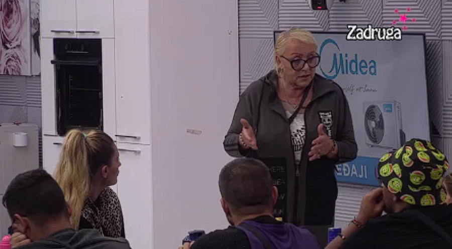 Zorica pokušava sa sakrije bes jer Milena ne misli dobro o njoj