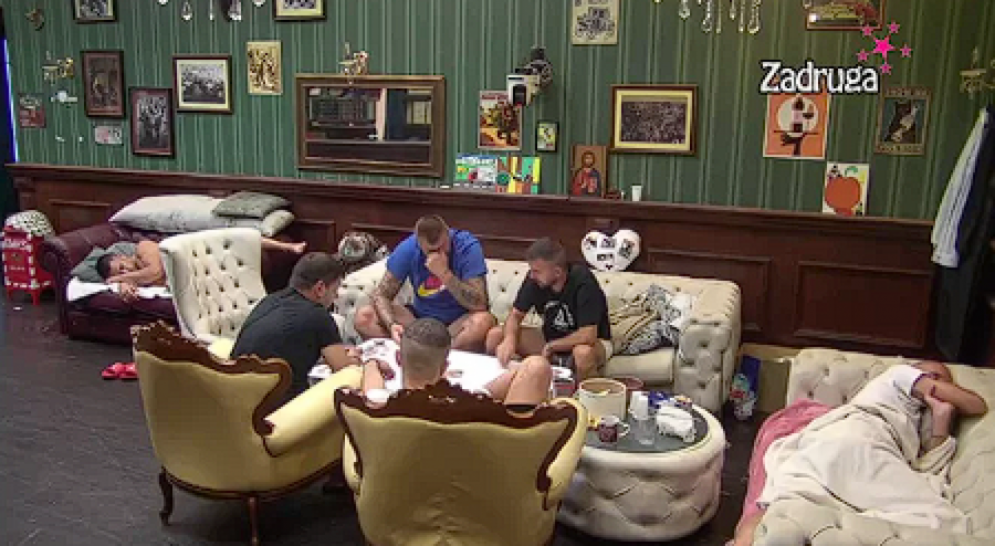 Zadrugari igraju poker