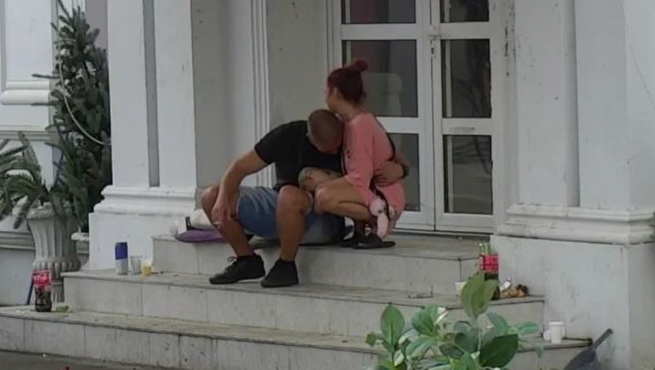 Palčica i petrući pomirenje