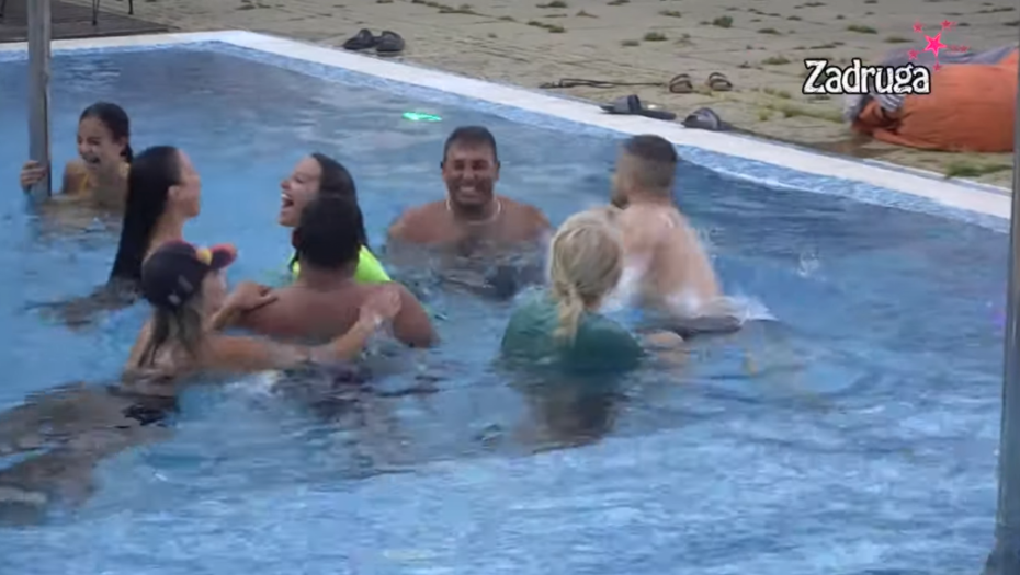 Zadrugari na čelu sa Zoricom skaču u bazen