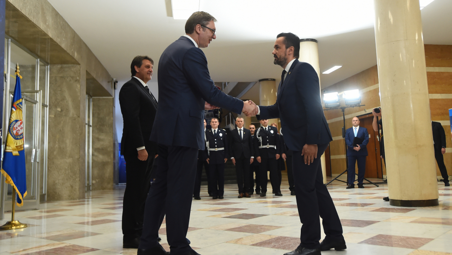 Vučić na dodeli medalja pripadnicima MUP