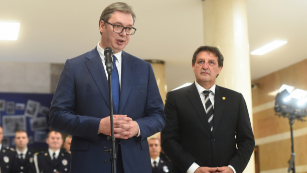 Vučić na dodeli medalja pripadnicima MUP