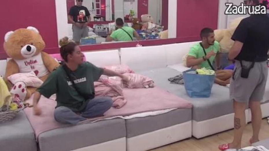 Ana Ćurčić histeriše 