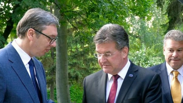 Aleksandar Vučić sa Lajčakom i Eskobarom