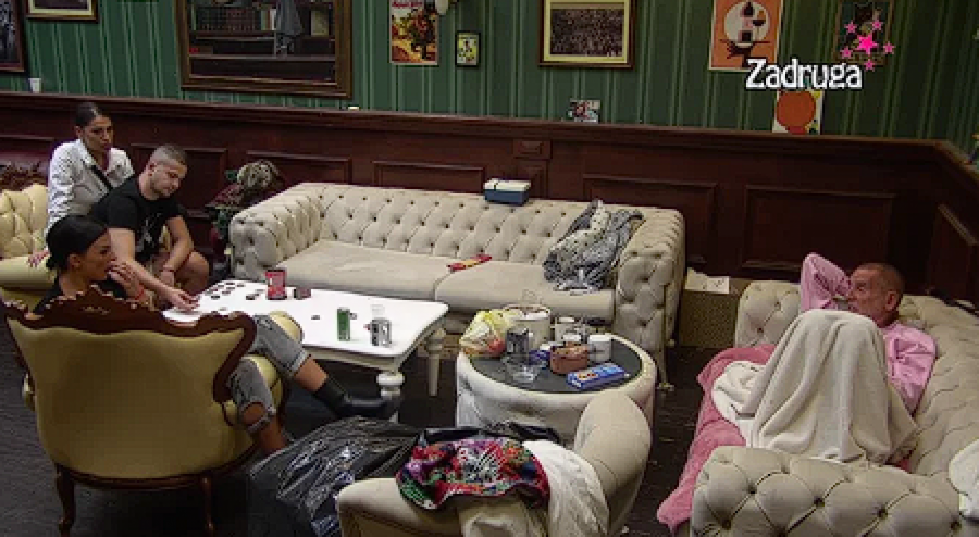 Milica priča o bivšima