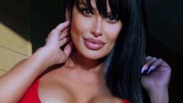 Skinula se Indi Aradinović